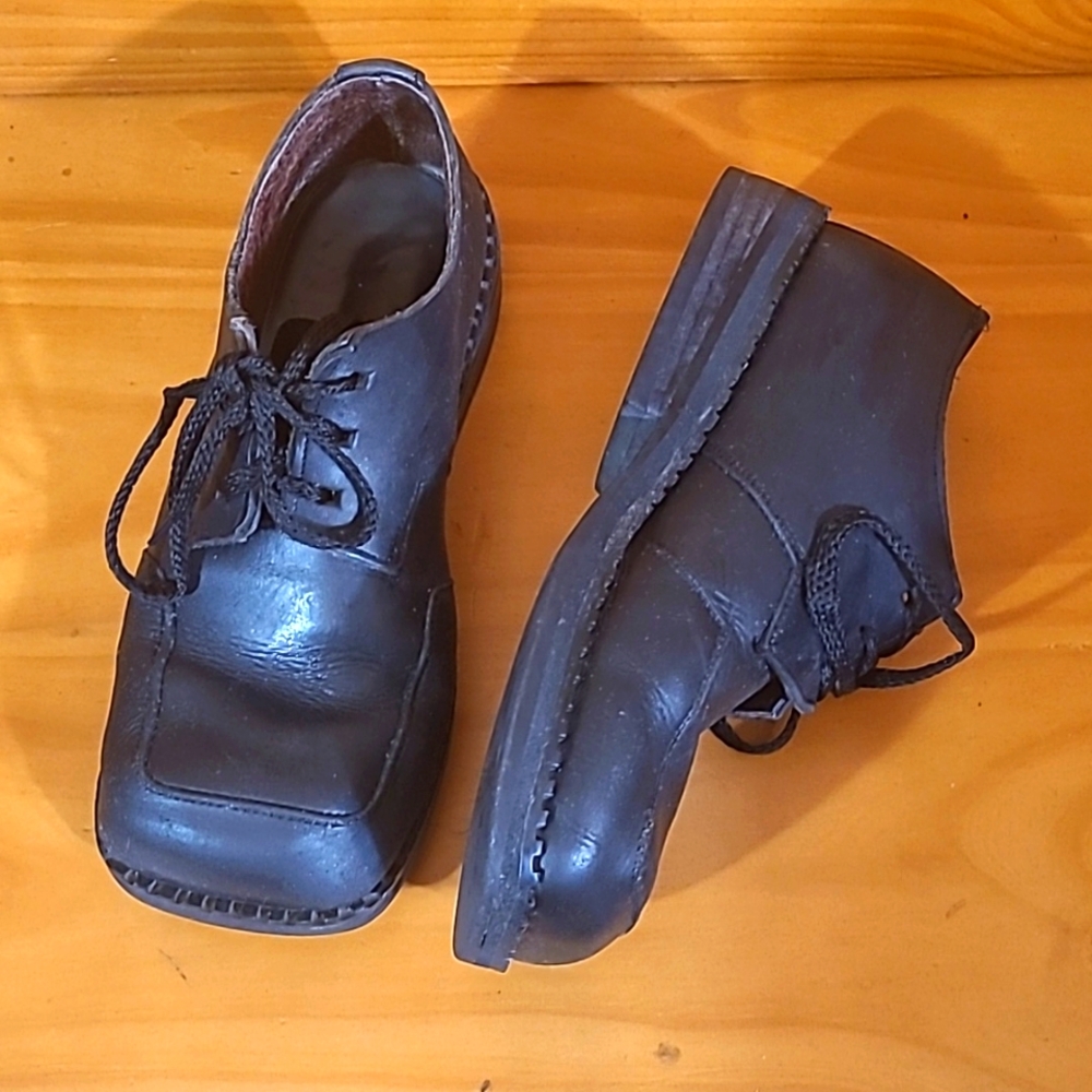 Vibram Square Toe Loafers 🖤
